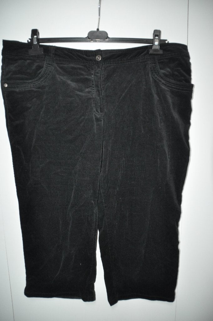 L120L Capri broek zwart maat 48, Ophalen of Verzenden, Zo goed als nieuw, Zwart, Broek of Spijkerbroek