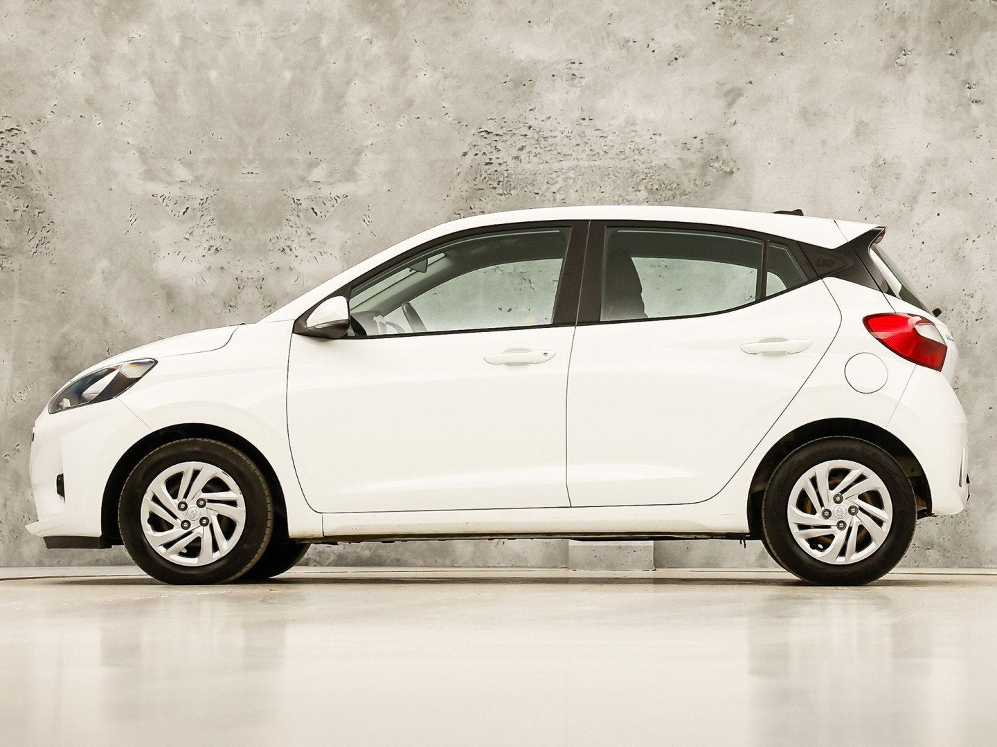 Hyundai i10 1.0 Comfort (APPLE CARPLAY, CRUISE, SPORTSTOELEN, Voorwielaandrijving, 12 maanden, Stof, Gebruikt
