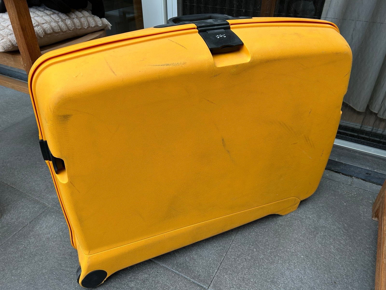 Gele Columbus koffer met wieltjes en slot, Gebruikt, Hard kunststof, 45 tot 55 cm, Slot