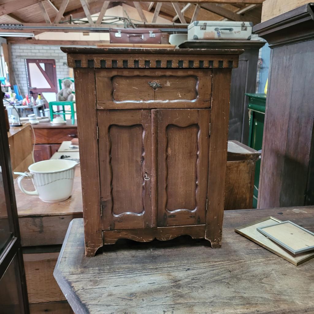 Brocante vintage oude klein kastje hangkastje medicijnkastje, Antiek en Kunst, Ophalen