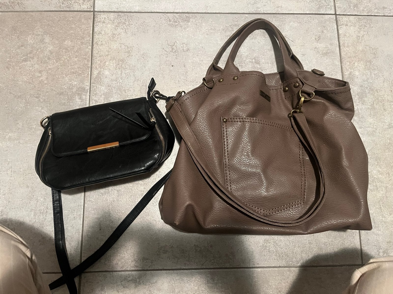 Set van 2 tassen: zwarte schoudertas en bruine shopper, Ophalen of Verzenden, Gebruikt, Zwart, Schoudertasje