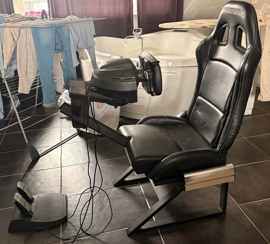 Playseat + Thrustmaster F1 race setup NU 250€!!!, Spelcomputers en Games, Games | Pc, 1 speler, Racen en Vliegen, Ophalen of Verzenden