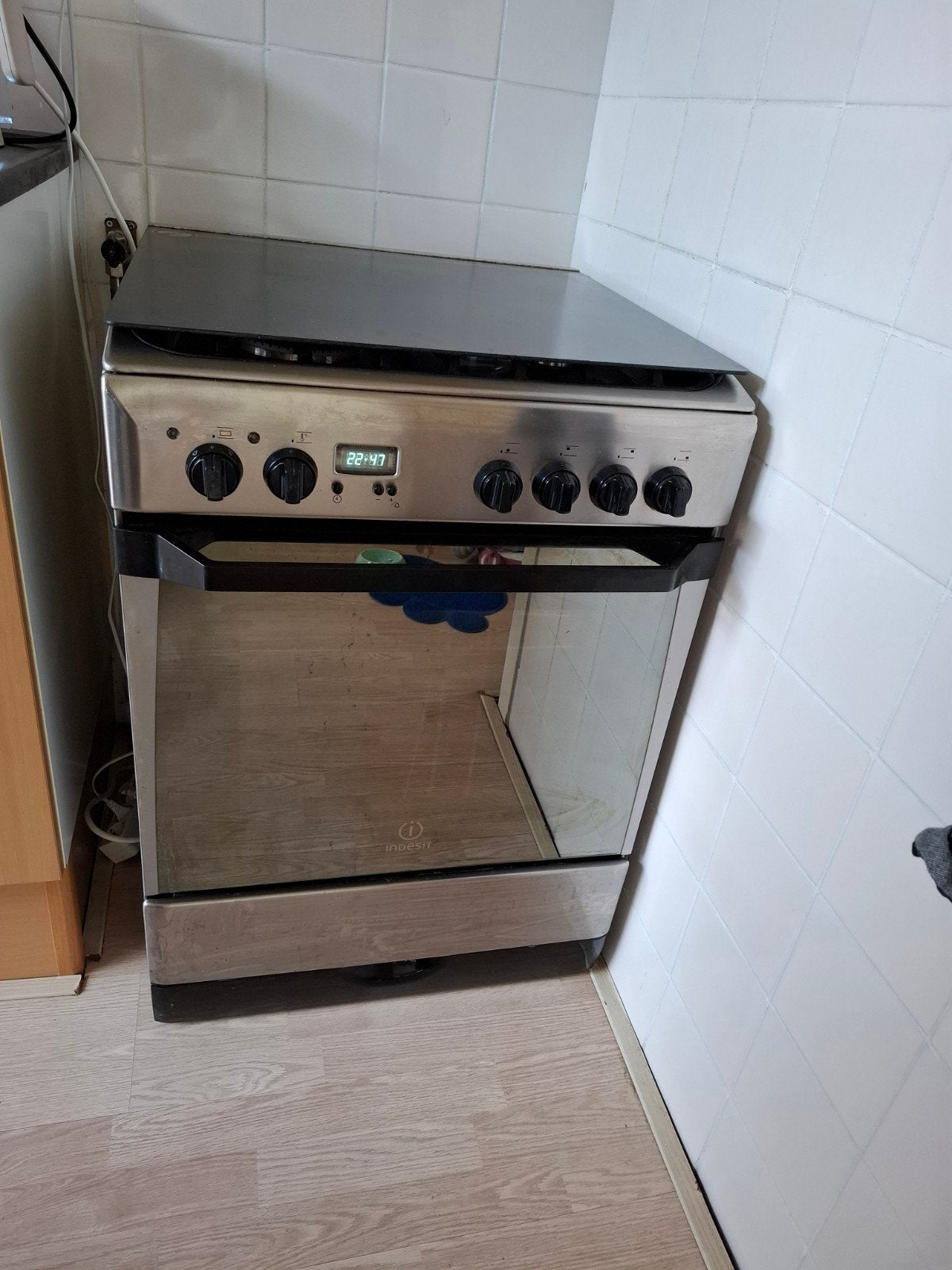Indesit Vrijstaand Gasfornuis met Oven - Gebruikt, Ophalen, Gebruikt, Hete lucht, 60 cm of meer
