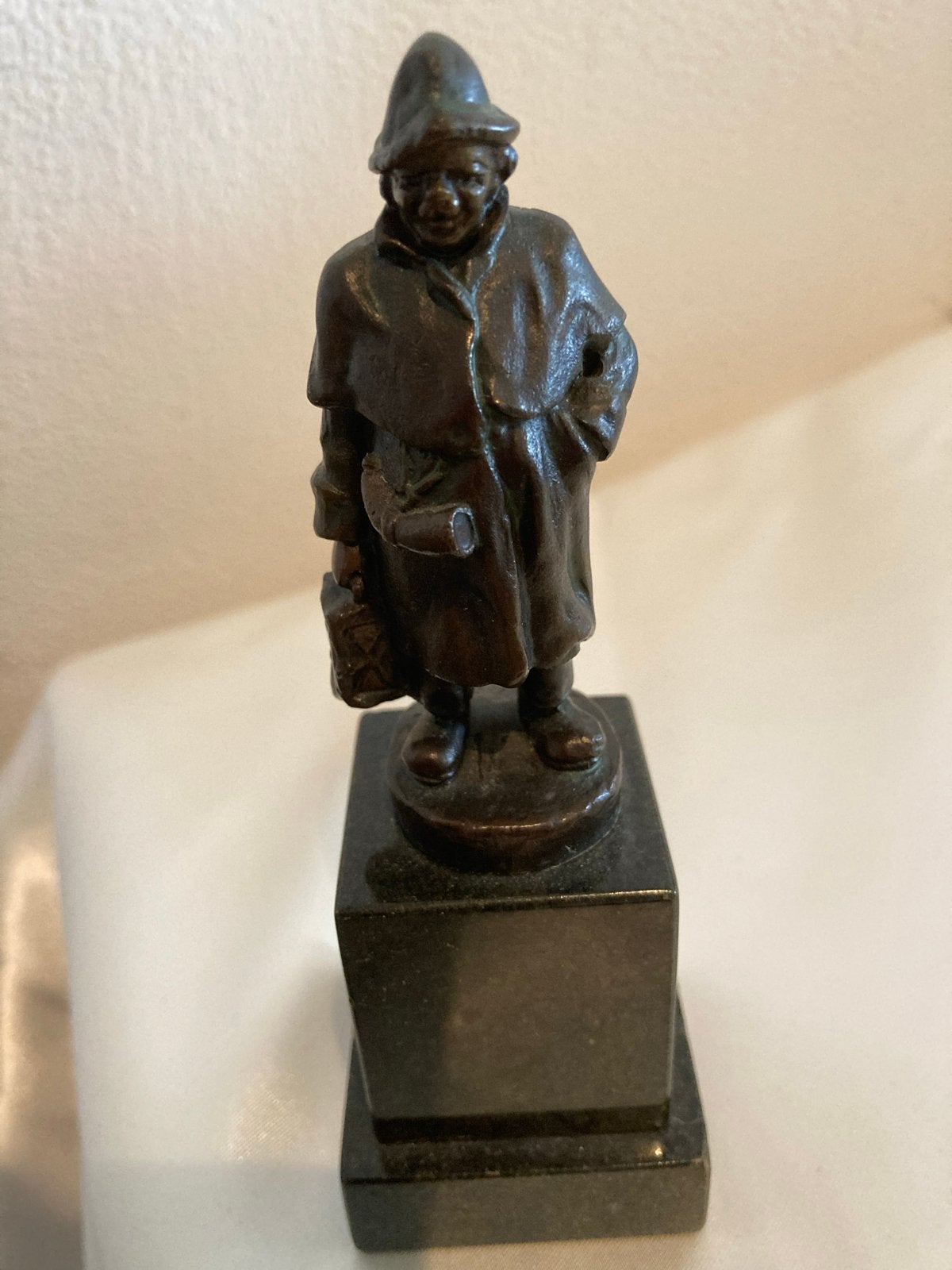 Bronzen beeld reizende marskramer uit Zweden, 14cm hoog, Minder dan 20 cm, Ophalen of Verzenden, Beeld, Bruin