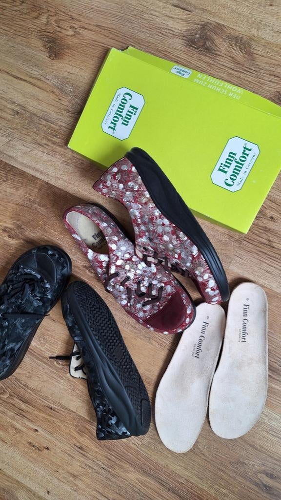 2 paar finn comfort43, Kleding | Dames, Schoenen, Ophalen of Verzenden, Zo goed als nieuw, Zwart, Sneakers of Gympen
