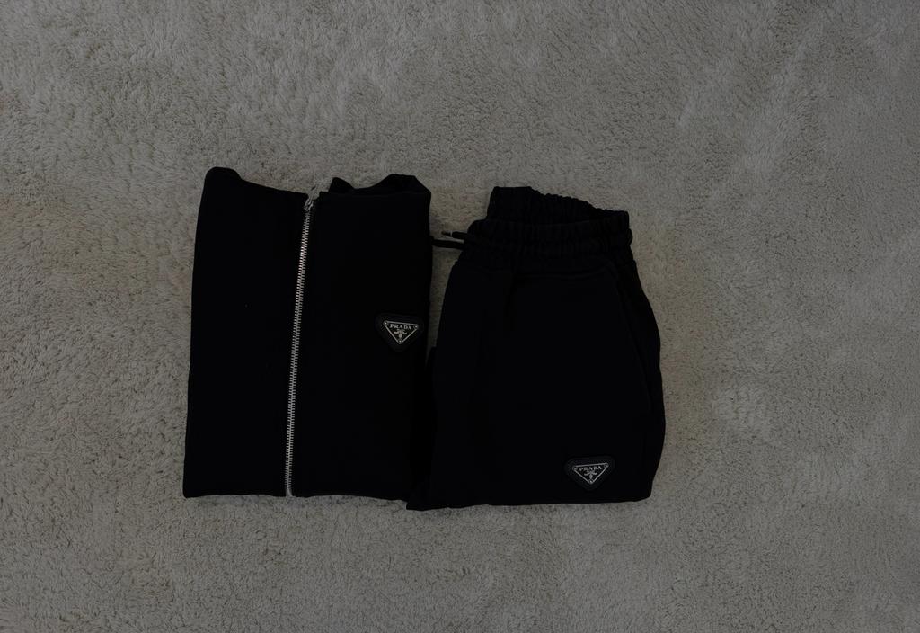 Prada Trainingspak, Verzenden, Zo goed als nieuw, Maat 46 (S) of kleiner, Zwart