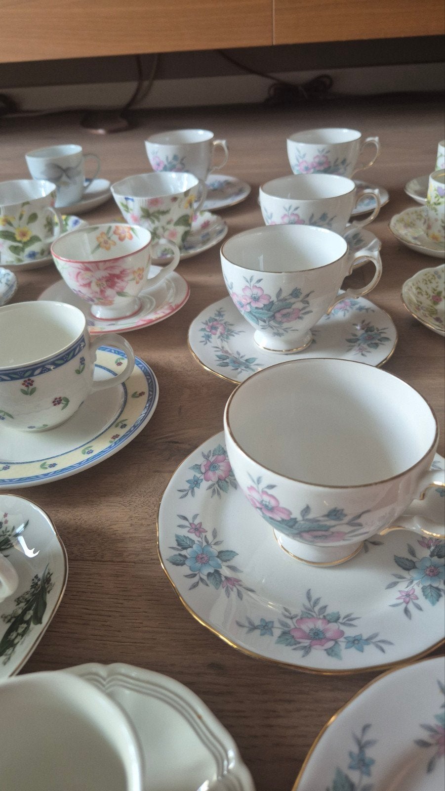 Grote collectie vintage theekopjes en schotels, Antiek en Kunst, Antiek | Servies los, Ophalen