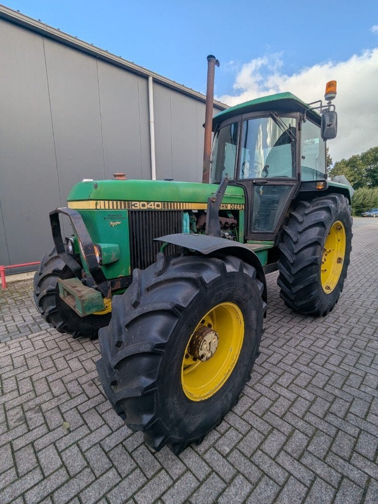 John Deere 3040 + International 533, Zakelijke goederen, John Deere, 80 tot 120 Pk, Gebruikt, Ophalen of Verzenden