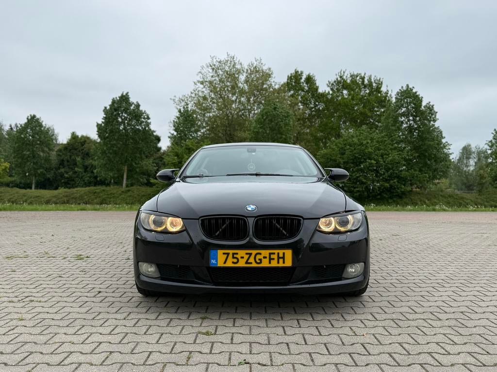 BMW 3-Serie 2.5 I 325 Coupe AUT 2007 Zwart, Auto's, Automaat, 745 kg, Achterwielaandrijving, 2497 cc