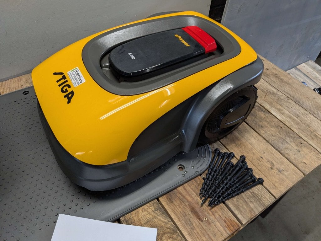 DEMO - STIGA A 300 ROBOTMAAIER  zonder draad tot 300m2, Gebruikt, Lange Dreef 11, 4131 NJ VIanen, Nederland, Stiga, Ophalen of Verzenden