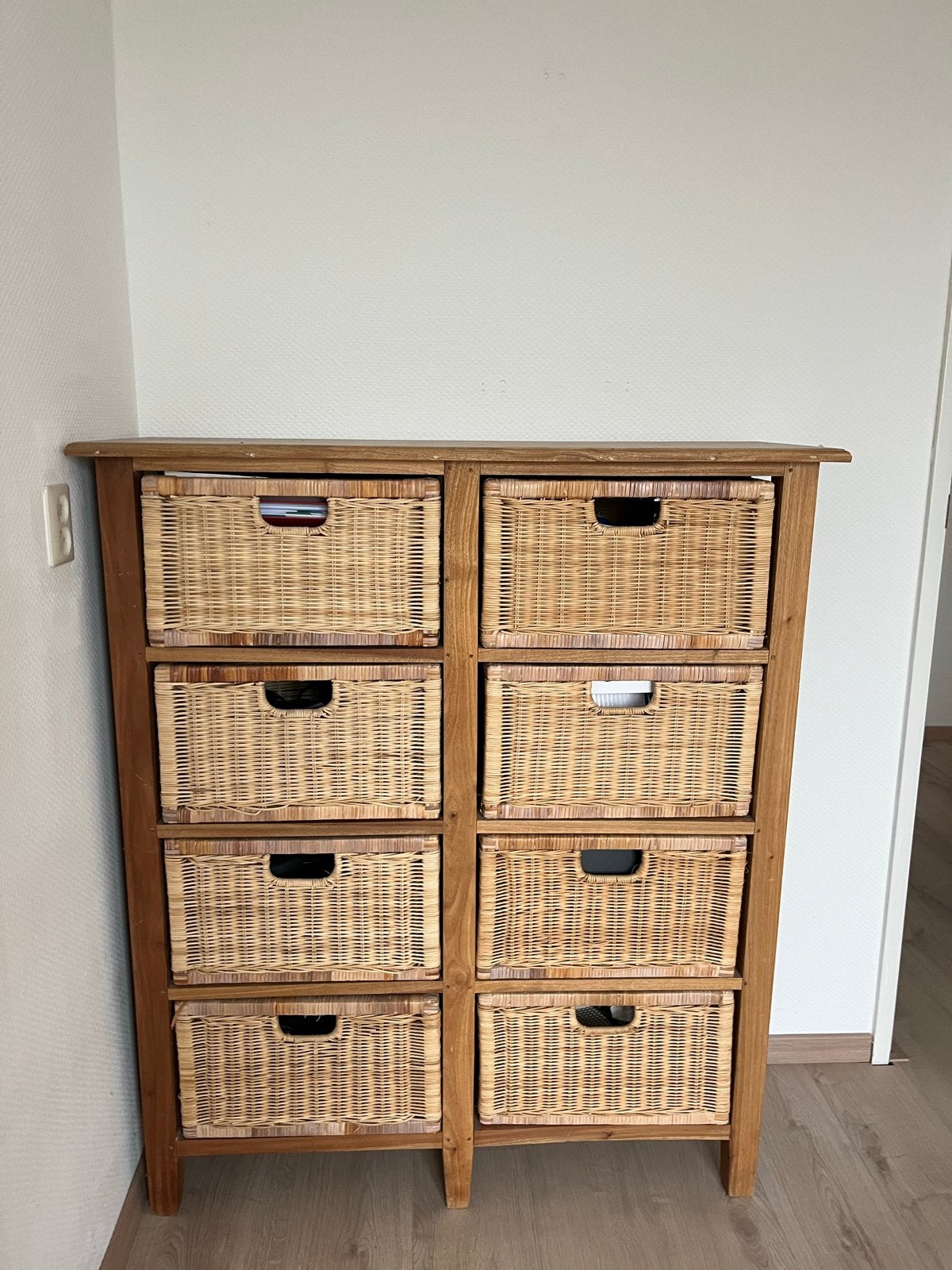 Houten ladekast met rieten manden, Huis en Inrichting, Ophalen, Gebruikt, 5 laden of meer, 100 tot 150 cm