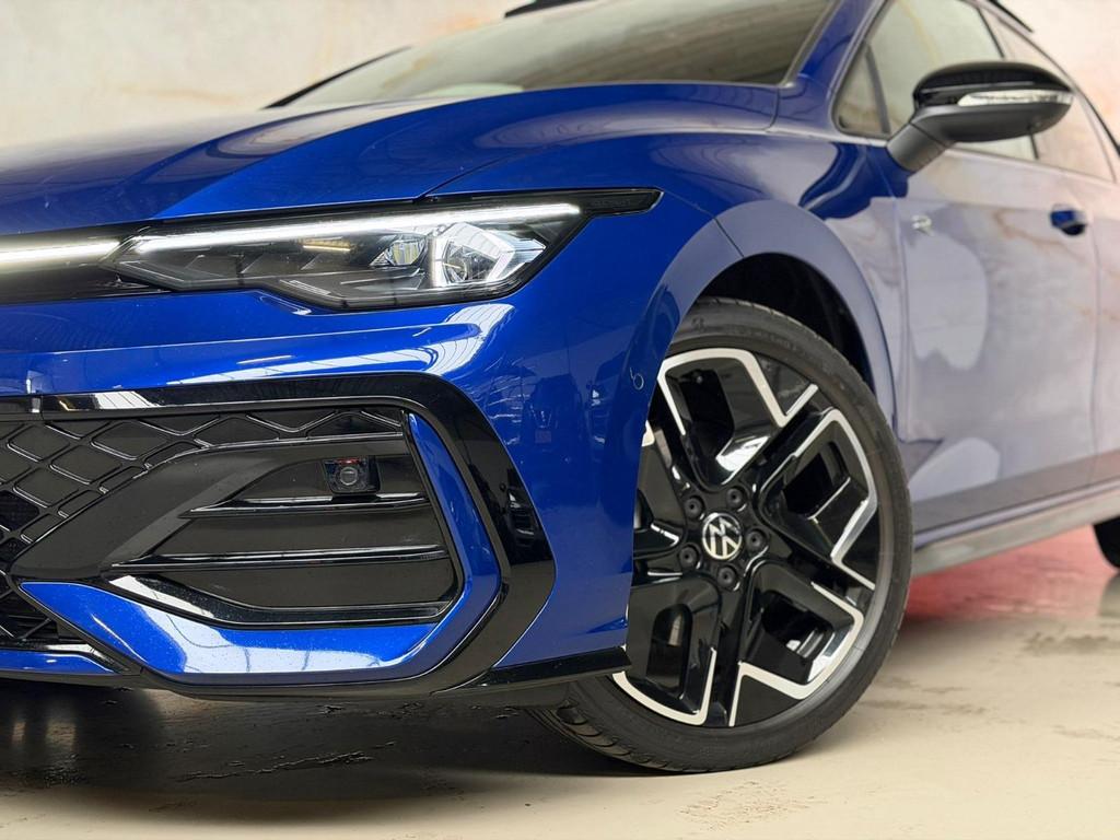 Volkswagen Golf 1.5 eTSI R-Line Pano / 360 / H&K / Trekhaak, Auto's, Stof, 4 cilinders, 150 pk, Blauw