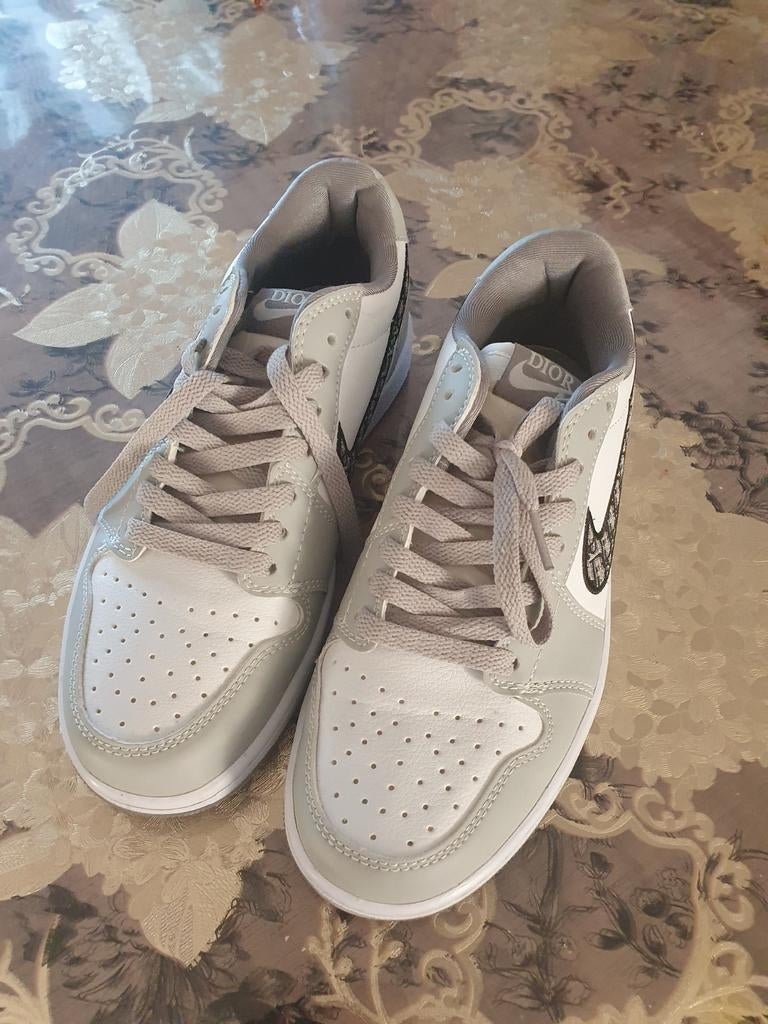 Mooie sneakers maat 39 - Wit/Grijs, Kleding | Dames, Schoenen, Wit, Ophalen of Verzenden, Dior, Sneakers of Gympen