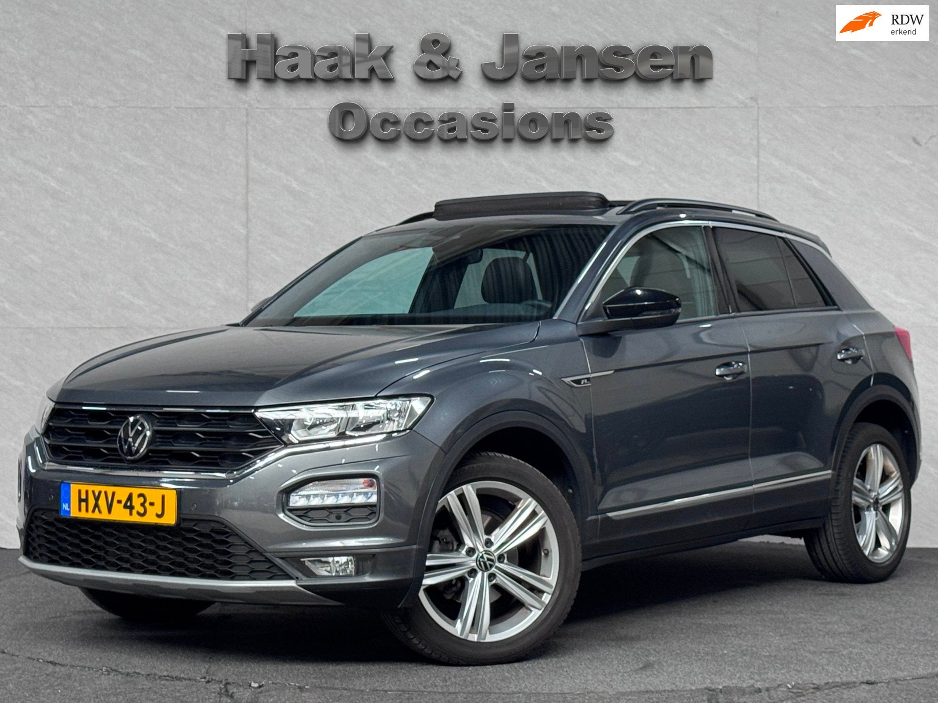Volkswagen T-ROC 1.5 TSI Sport Business R Panoramadak ACC La, Auto's, Volkswagen, 1254 kg, 4 cilinders, 150 pk, Leder en Stof