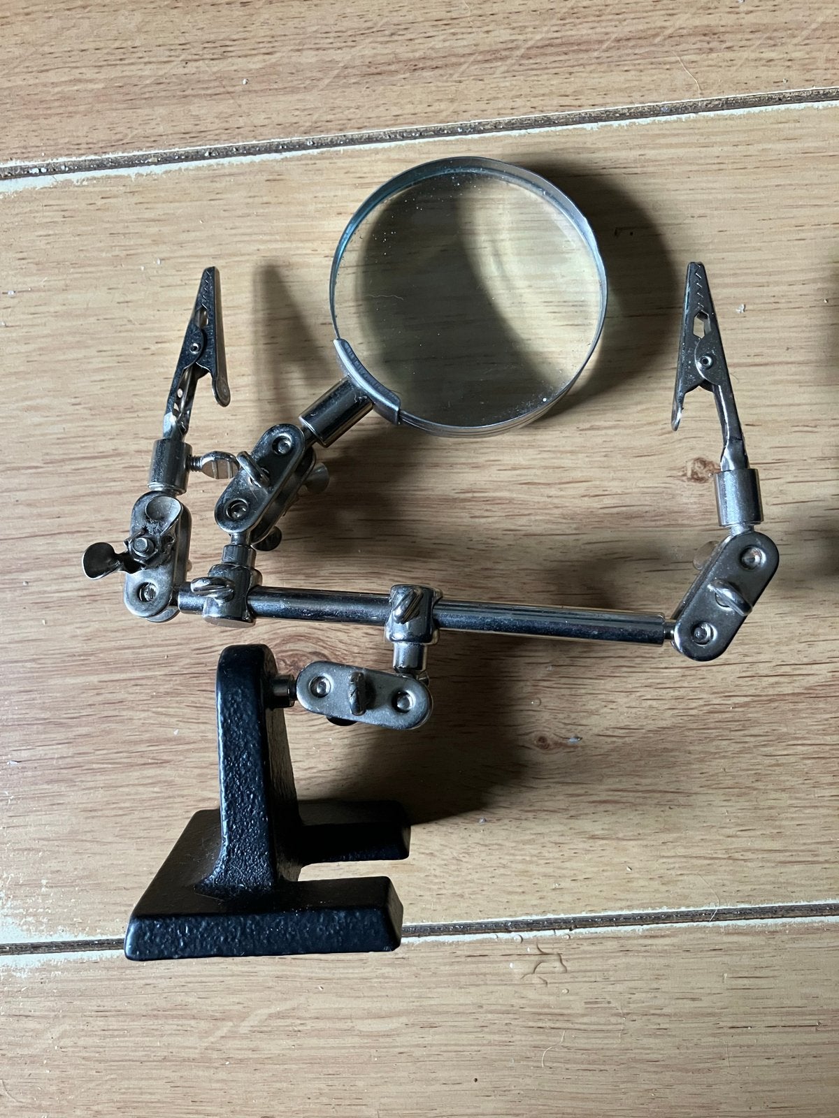 Soldeerhulp met vergrootglas en klemmen, Ophalen of Verzenden, Gebruikt, Overige typen
