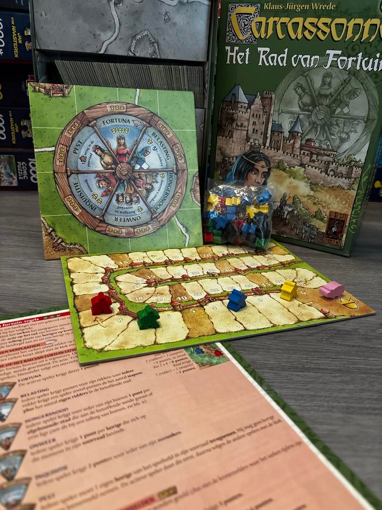 Bordspellen te koop: Carcassonne, Catan, Risk & Cluedo, Drie of vier spelers, Ophalen of Verzenden, Gebruikt