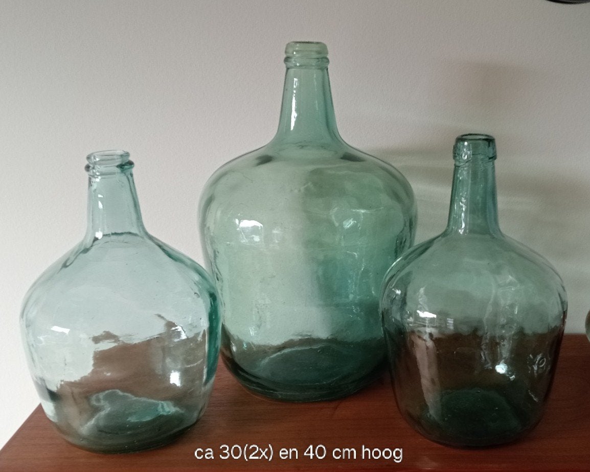 Set van 3 Vintage groenige glazen flessen vazen, Huis en Inrichting, Woonaccessoires | Vazen, Ophalen, Gebruikt, Glas, Geschikt voor droogbloemen