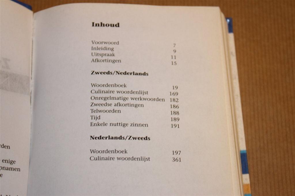 Zweeds–Nederlands — Kosmos Mini Woordenboek — 10.000 Woorden, Ophalen of Verzenden, Gelezen, Van Dale