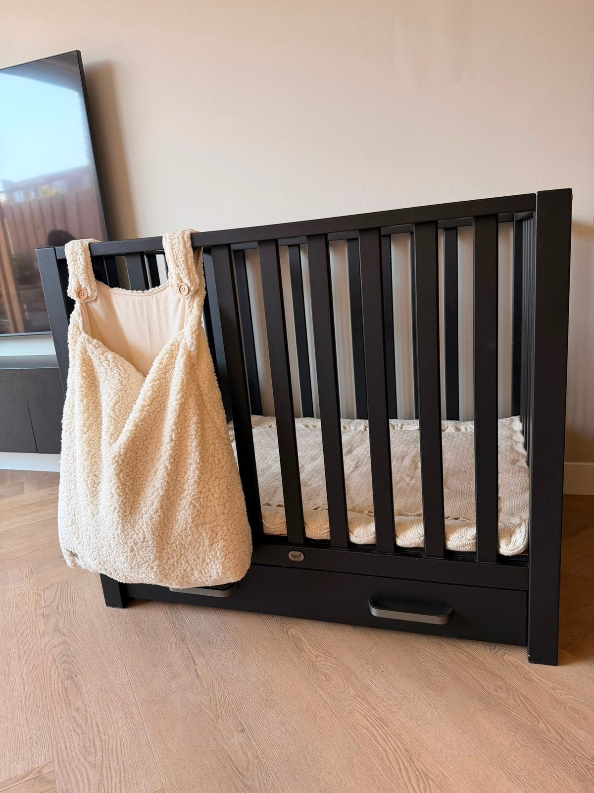 Zwarte box met La, Kinderen en Baby's, Boxen, Ophalen, Zo goed als nieuw, Boxkleed