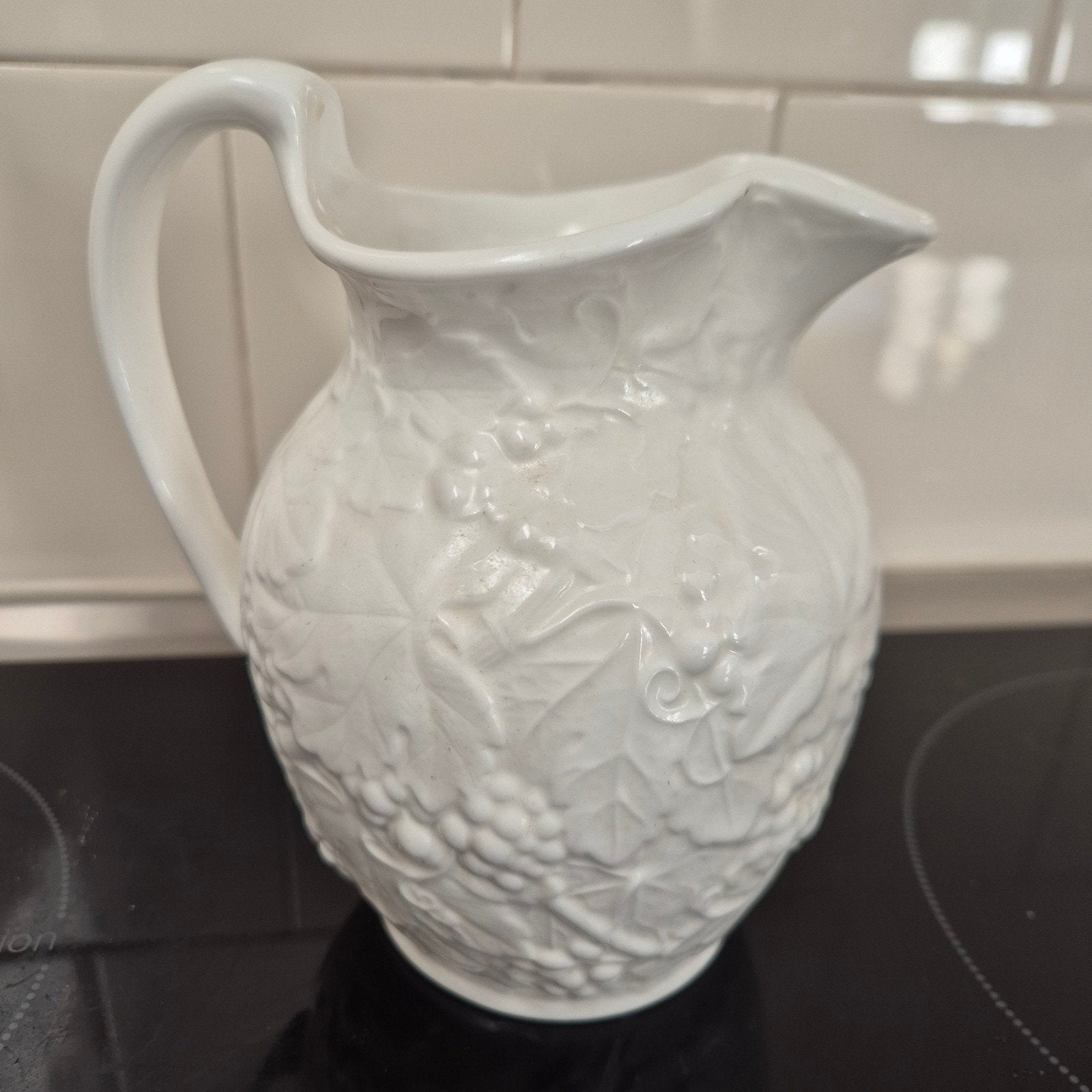 Wedgwood Strawberry and Vine Bone China Melkkan, Huis en Inrichting, Keuken | Servies, Ophalen of Verzenden, Zo goed als nieuw