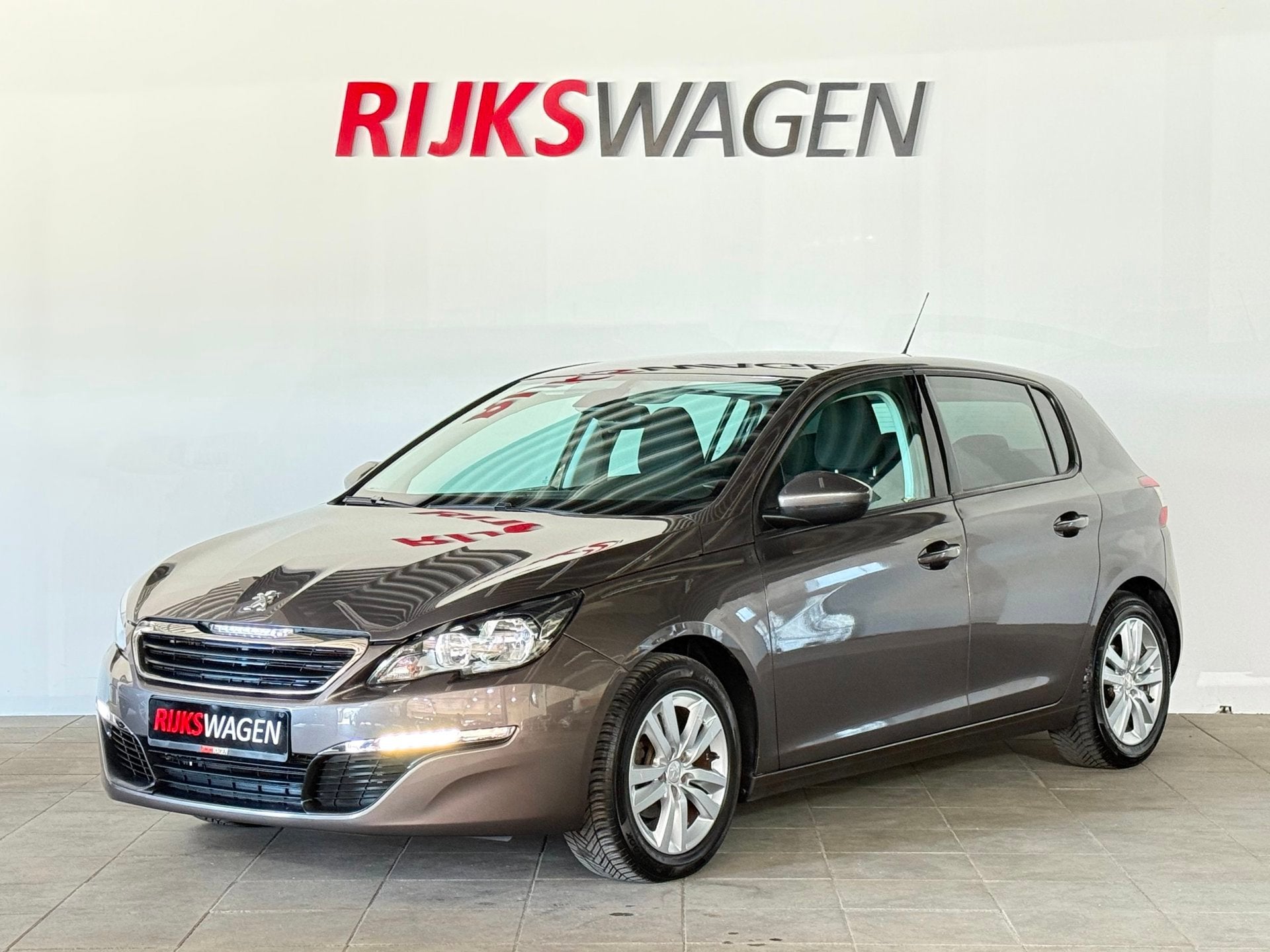 Peugeot 308 1.2 VTi Active LED/Stoelverwarming/Trekhaak, Auto's, Voorwielaandrijving, Dealer onderhouden, Stof, Gebruikt