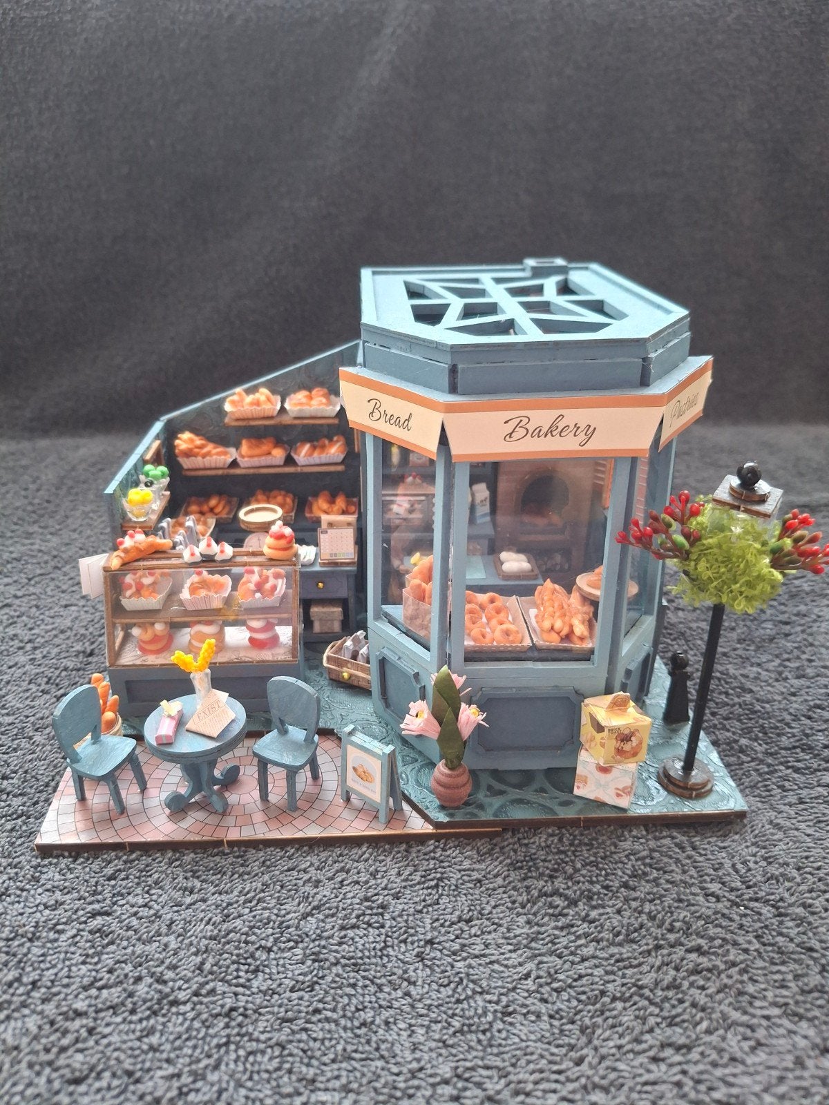 Miniatuur huisje Bakker met verlichting, Ophalen of Verzenden, 1:50 of kleiner