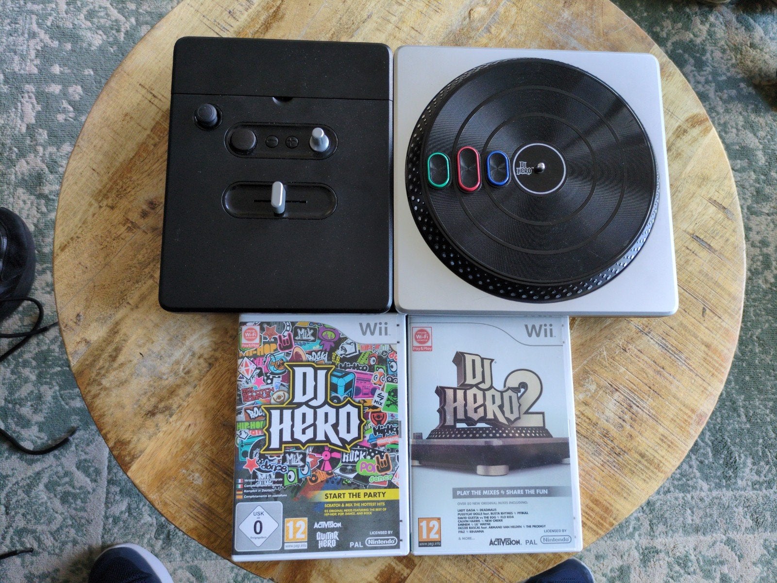 DJ Hero 2 voor Nintendo Wii - draaitafel en spellen, Spelcomputers en Games, Ophalen, Muziek, 1 speler, Eén computer
