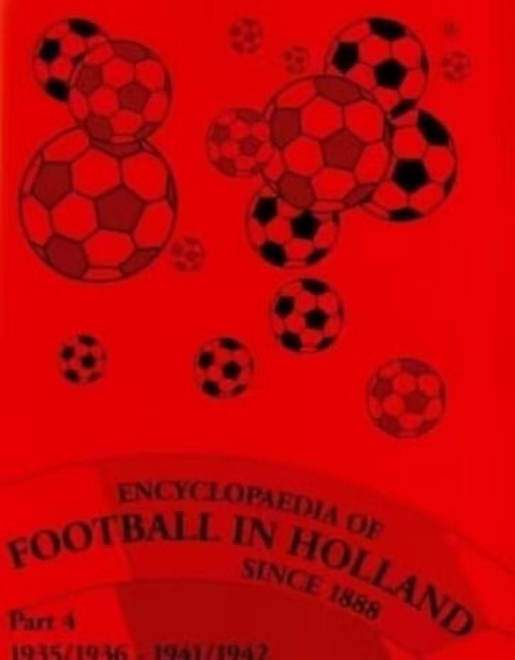 Voetbal Football in Holland 1935/1936 - 1941/1942., Ophalen of Verzenden, Zo goed als nieuw