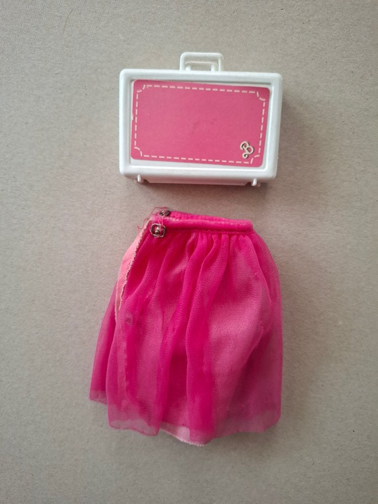 Vintage Barbie Day to Night koffer & rok 1980's, Verzamelen, Poppen, Ophalen of Verzenden, Gebruikt, Kleertjes