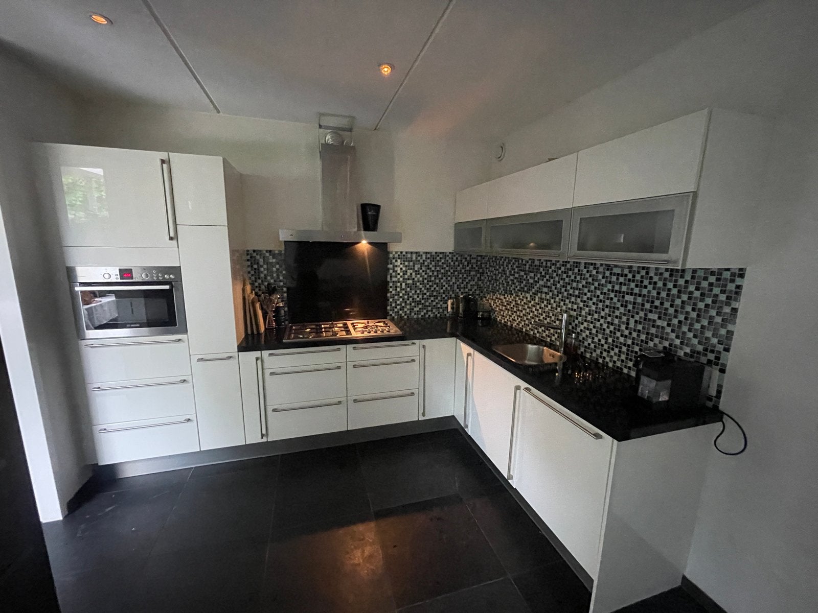 Zwart witte DB keuken 4x2,5 incl apparatuur bosch, Ophalen, Gebruikt, Wit, Hoekkeuken