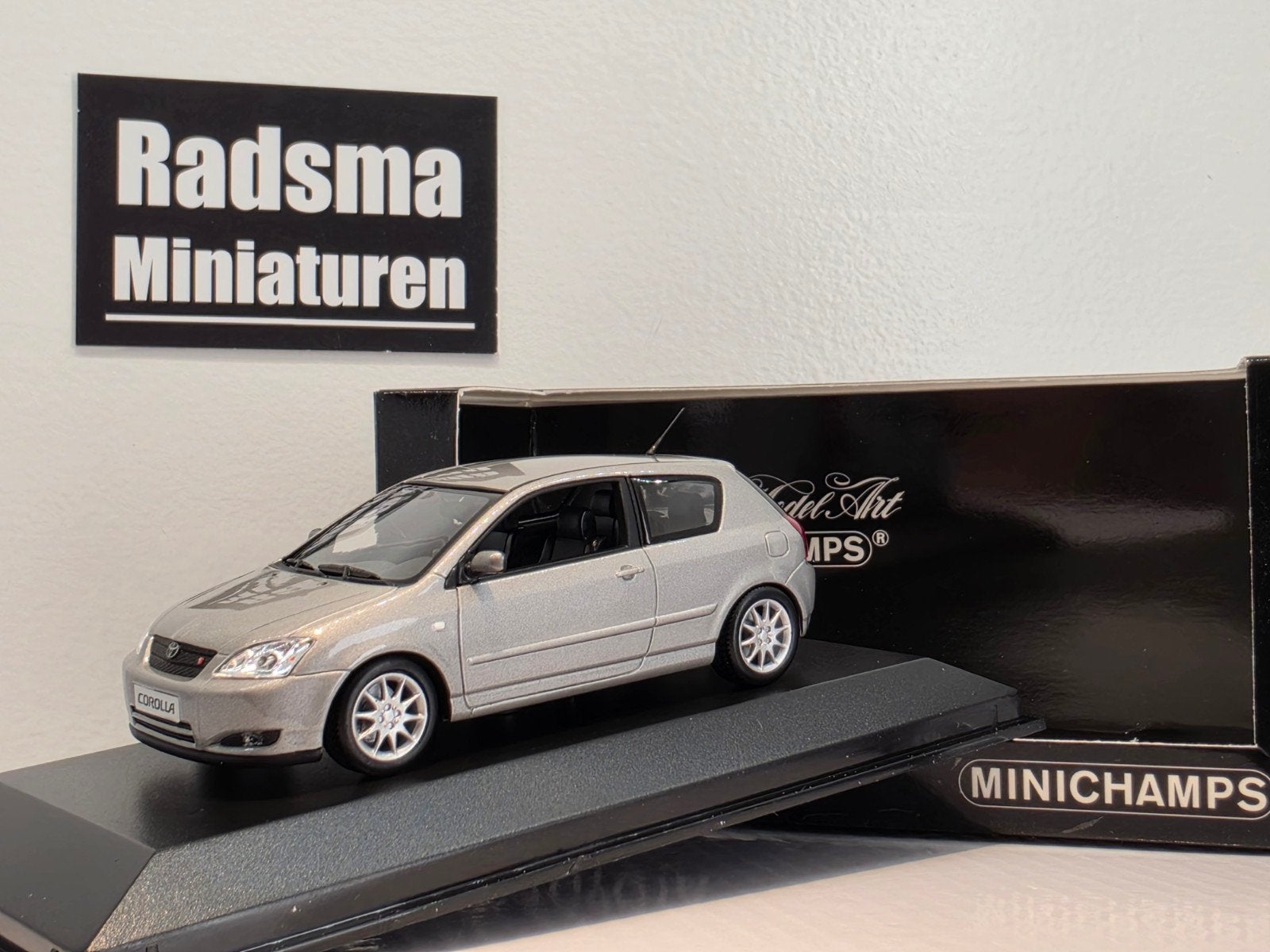 Toyota Corolla Tsport - grijs metallic - 1:43 Minichamps, Auto, Ophalen of Verzenden, Zo goed als nieuw, MiniChamps