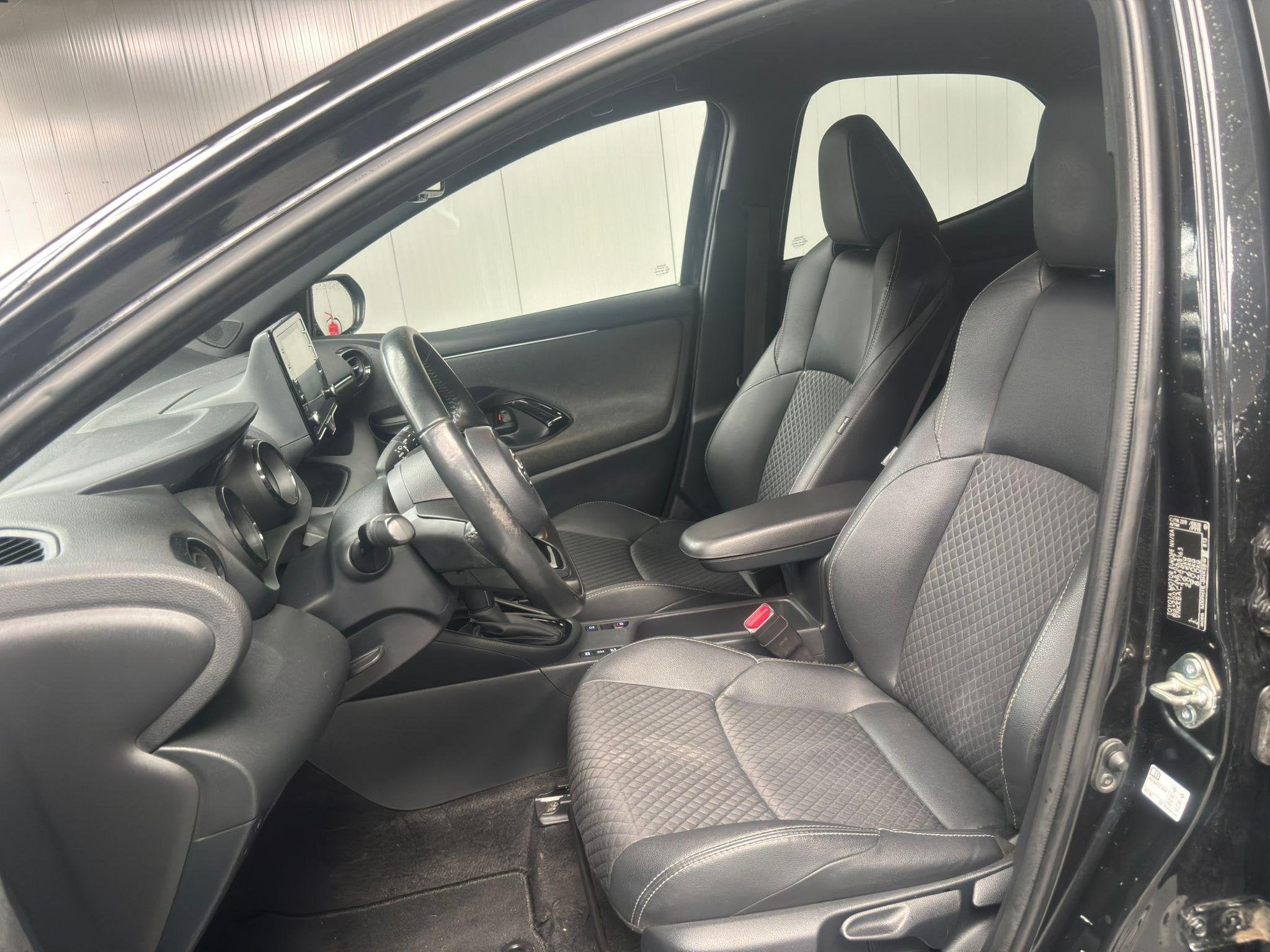 Toyota Yaris 1.5 Hybrid Launch Edition, Auto's, 450 kg, Gebruikt, Euro 6, Zwart