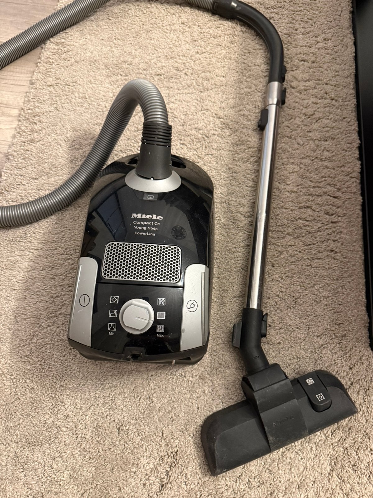 Miele Compact C1 Young Style PowerLine stofzuiger 1600 w, Ophalen, Zo goed als nieuw, 1200 tot 1600 watt