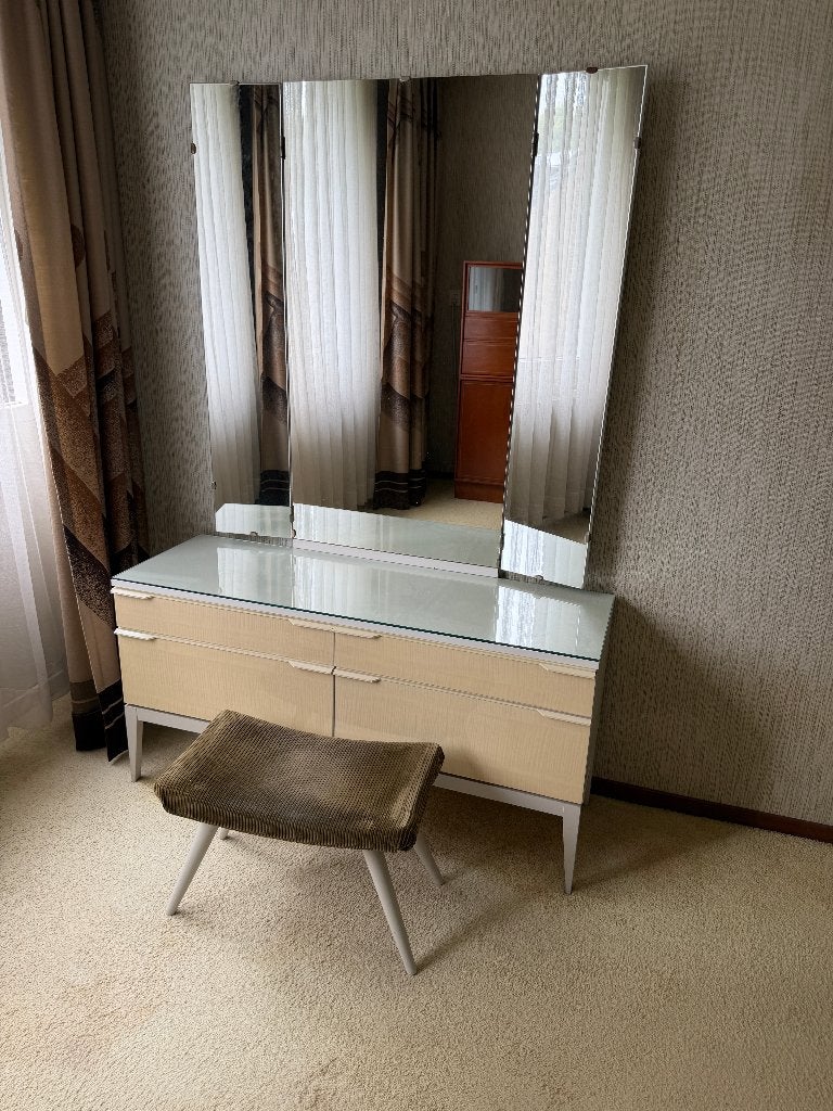 Jaren 60 kaptafel / vintage kaptafel met drieluik spiegel, Huis en Inrichting, Tafels | Kaptafels, Ophalen, Gebruikt, 100 tot 150 cm