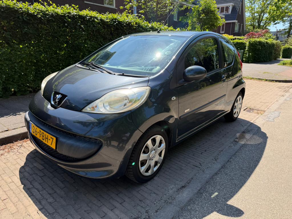 Peugeot 107 1.0 12V E-vti 68PK 2011 Grijs goed onderhouden!, Voorwielaandrijving, 4 stoelen, 68 pk, Handgeschakeld