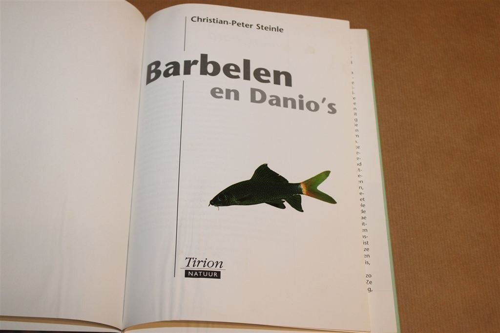 Barbelen en Danios — Verzorging en Kweek in het Aquarium, Ophalen of Verzenden, Gelezen