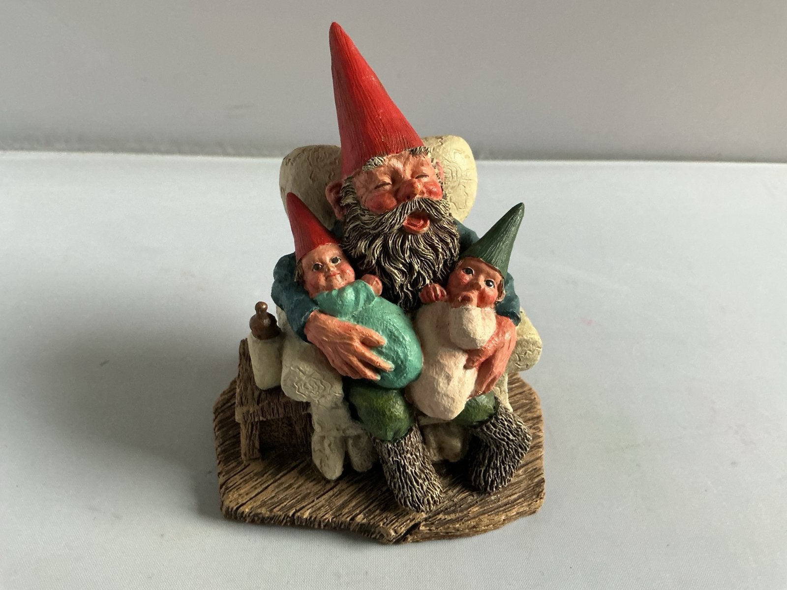 Rien Poortvliet # Kabouter met baby's beeldje, Verzamelen, Ophalen of Verzenden, Zo goed als nieuw, Fantasy