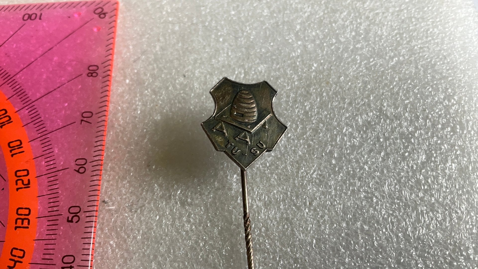 Speldje bijenkorf, Ophalen of Verzenden, Zo goed als nieuw, Overige onderwerpen