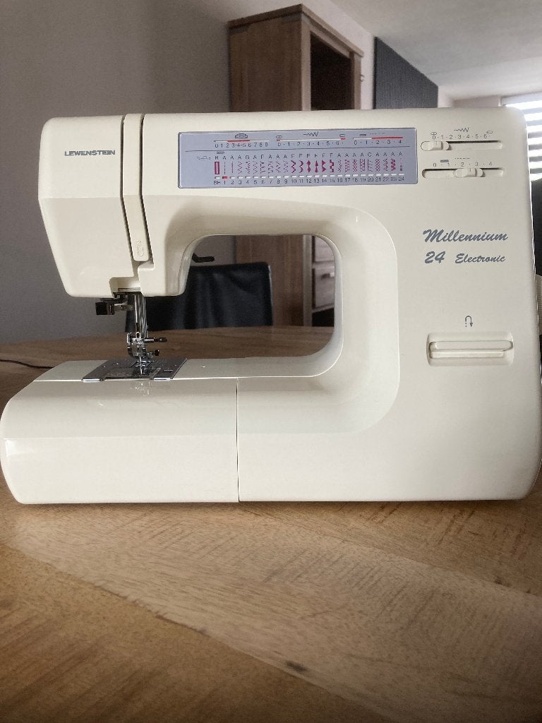 naai- en lockmachine, Hobby en Vrije tijd, Naaimachines en Toebehoren, Ophalen, Gebruikt, Naaimachine, Lewenstein
