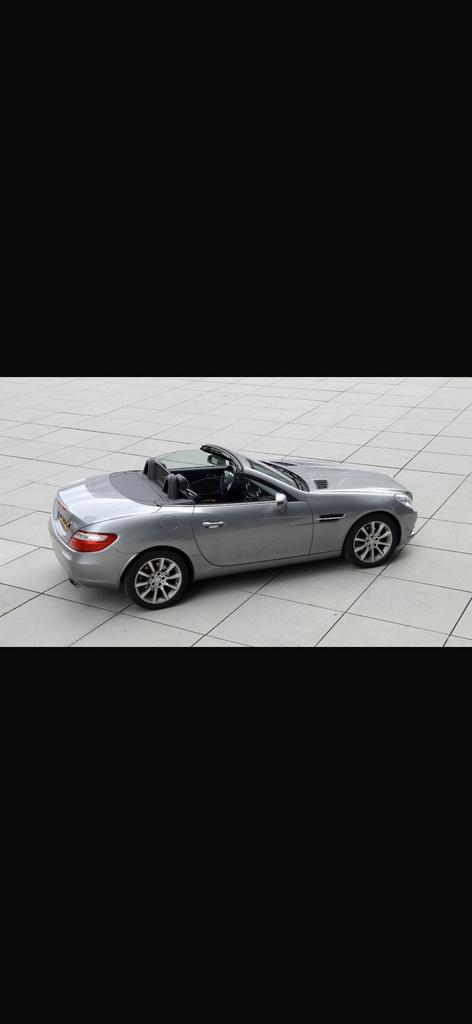 Te koop mercedes Slk bouwjaar 2011 automaat nieuw model, Auto's, Mercedes-Benz, Automaat, Zwart, 4 cilinders, Cabriolet