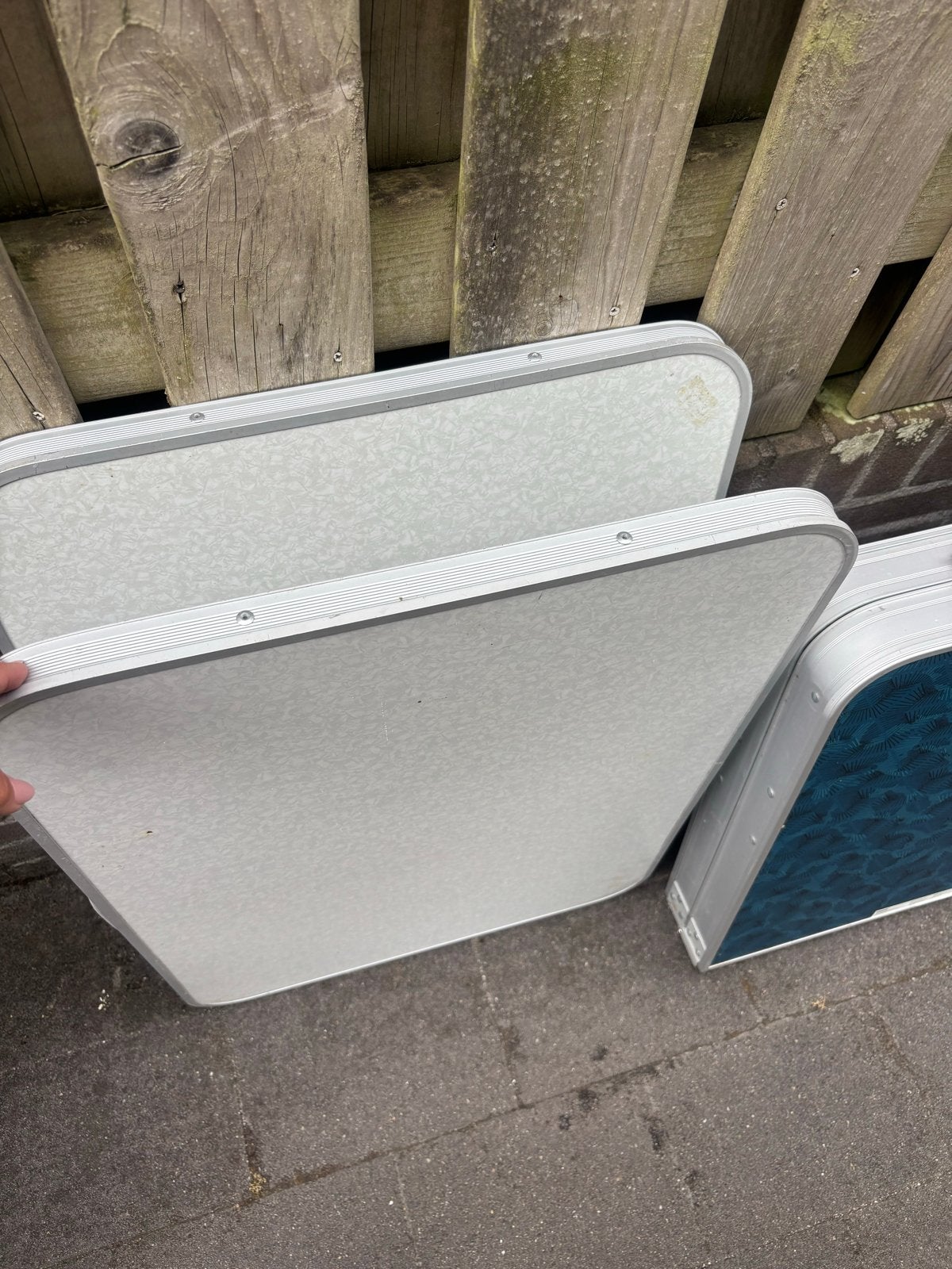Diverse campinguitrusting: stoelen, tafels, ligbed, parasol, Caravans en Kamperen, Ophalen, Gebruikt, Overige