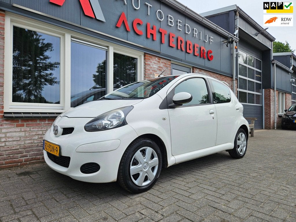 Toyota Aygo 1.0-12V Comfort Navigator Airco! 5-Deurs! NAP! L, Auto's, Voorwielaandrijving, Euro 5, Gebruikt, 4 stoelen