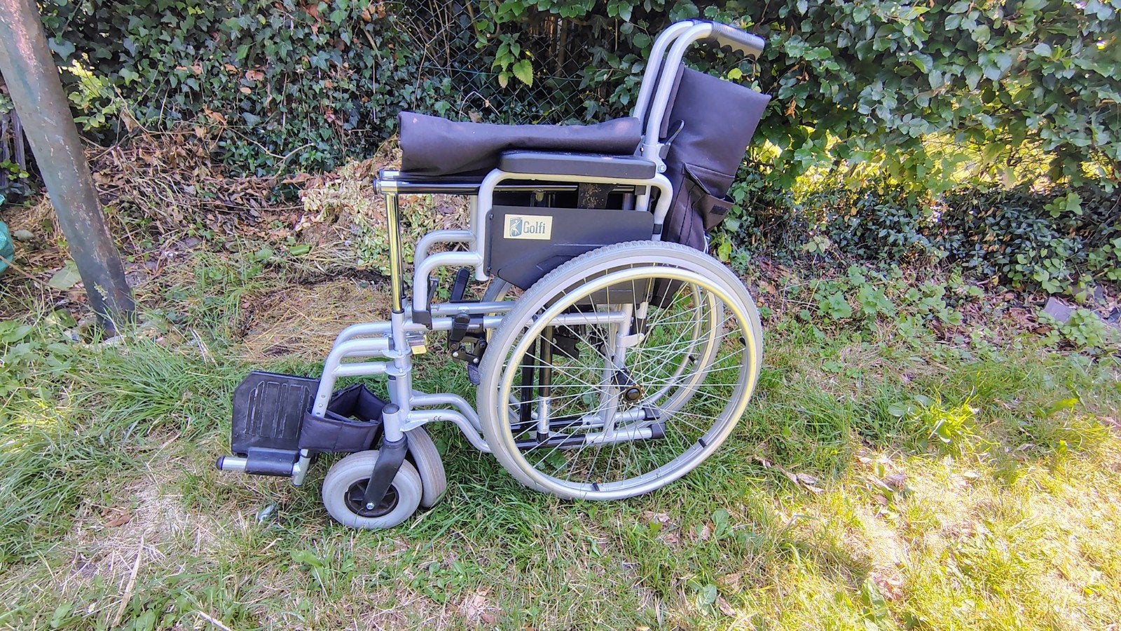 Golfi Comfort Rolstoel – Opvouwbaar & Lichtgewicht (Z.G.A.N., Ophalen, Duwrolstoel