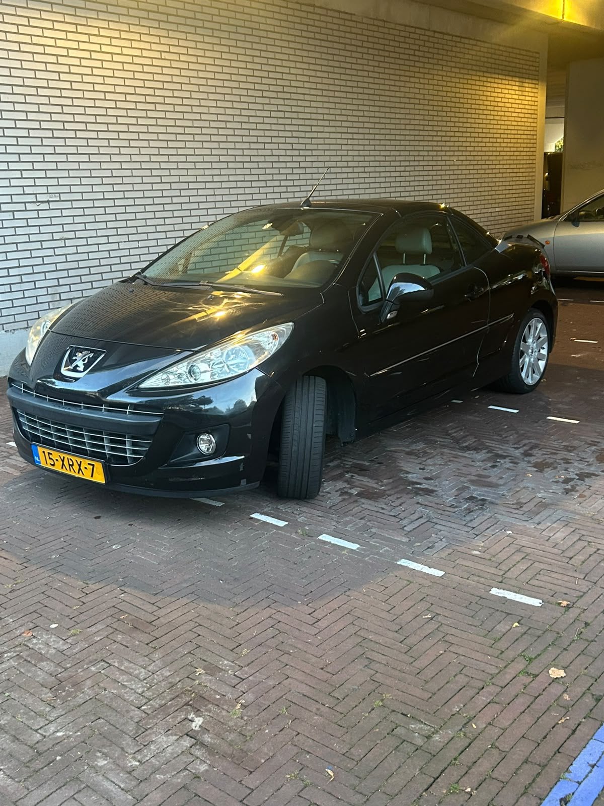 Peugeot 207 1.6 16V CC 88KW 2009 Zwart, Auto's, Voorwielaandrijving, 15 km/l, 4 cilinders, Cabriolet
