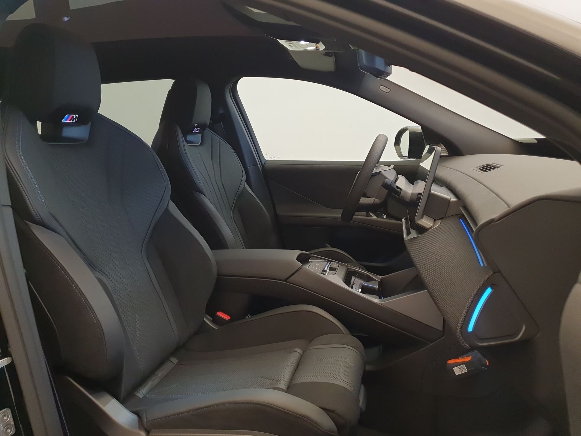 BMW iX3 50 xDrive M-Sport Pro 113 kWh 470pk Wegklapbare trek, Auto's, BMW, Automaat, 12 maanden, Zwart, 2260 kg
