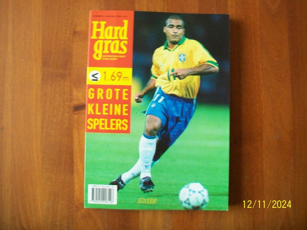 Hard Gras - Grote Kleine Spelers < 1.69m ( Maradona, Romario, Verzamelen, Sportartikelen en Voetbal, Verzenden, Zo goed als nieuw