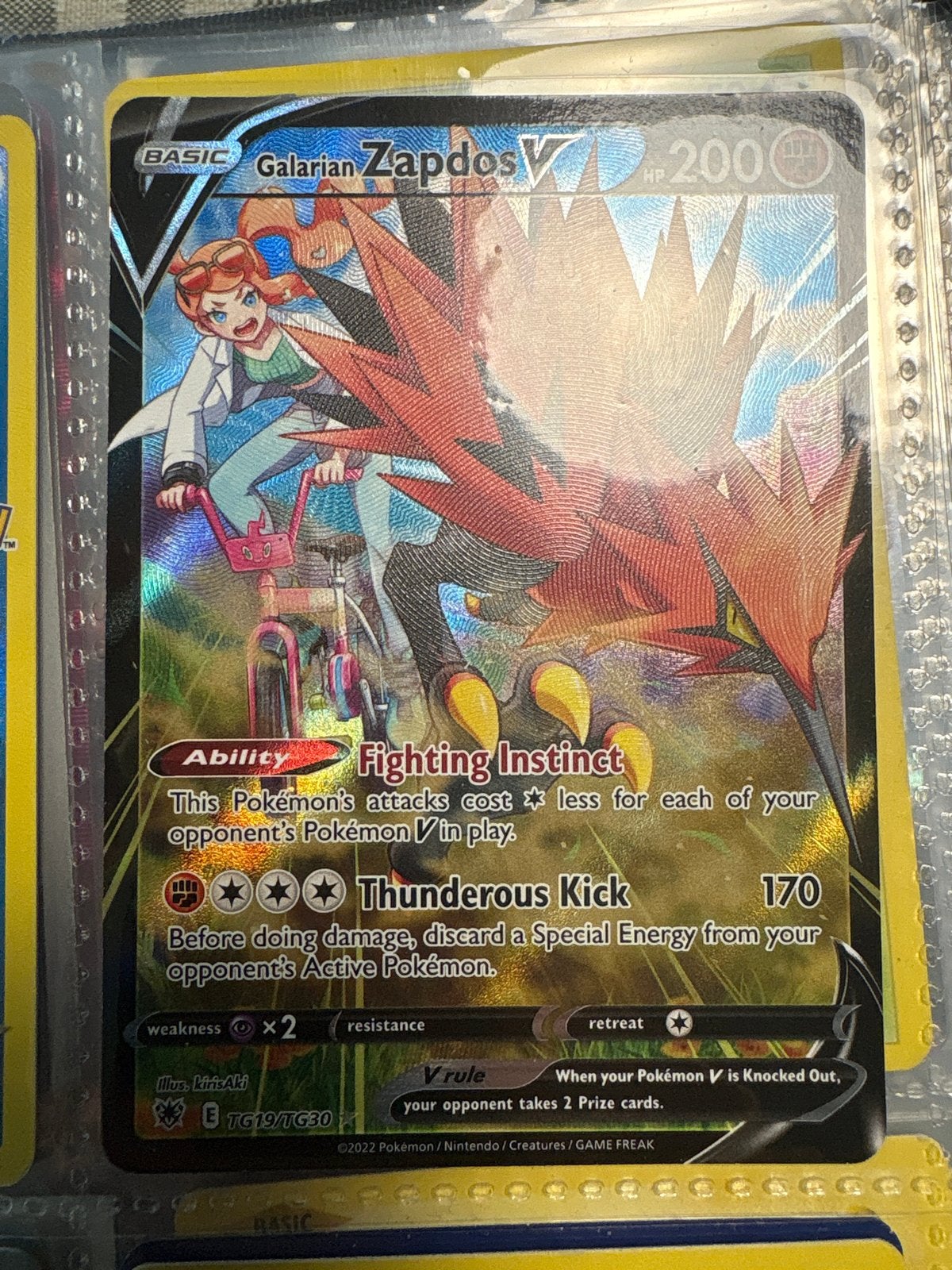 Galarian Zapdos V Full Art Pokémon Kaart (TCG: SWSH09), Verzenden, Zo goed als nieuw, Losse kaart, Foil