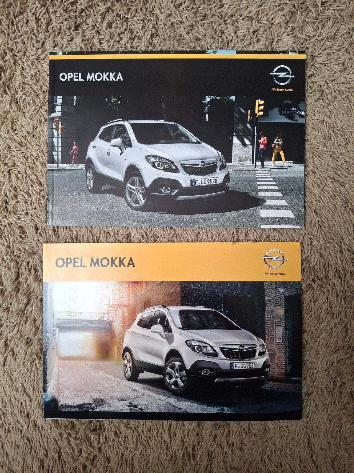 2x autofolder Opel Mokka, Boeken, Verzenden, Zo goed als nieuw, Opel