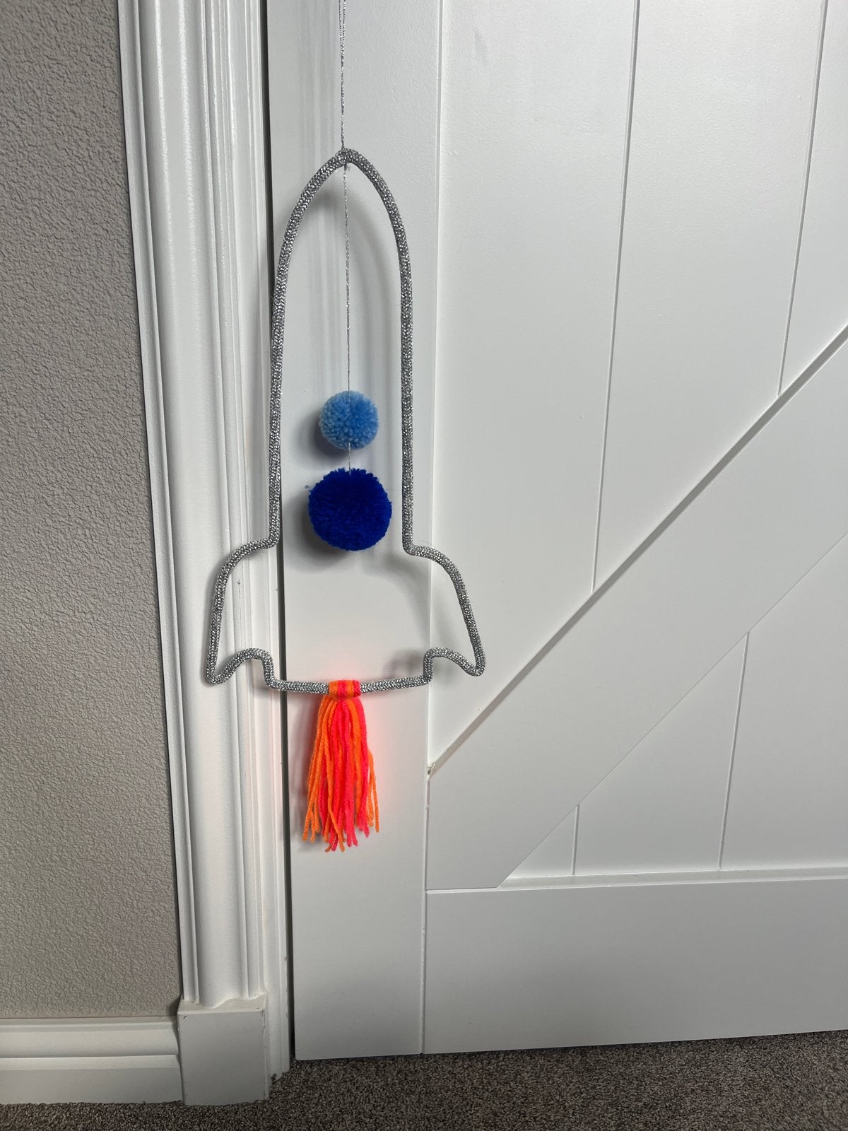 Leuke raket decoratie voor kinderkamer, Huis en Inrichting, Meerkleurig, Overige stijlen, Ophalen of Verzenden, Zo goed als nieuw