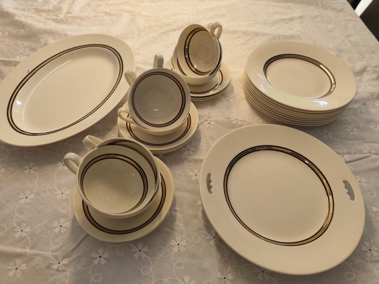 Petrus Regout. ontbijtservies, 9 personen. ontwerp Edmond Be, Ophalen of Verzenden